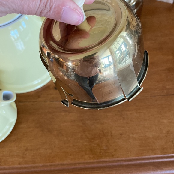 The Forman family Inc teapot and creamer & sugar set - Picture 9 of 9